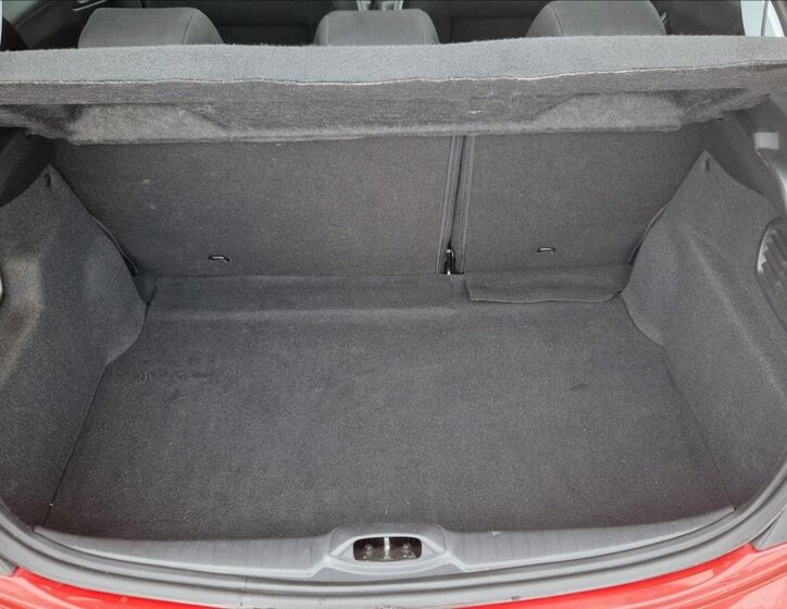 Peugeot 208 Hatchback 1,2 l 61 kw