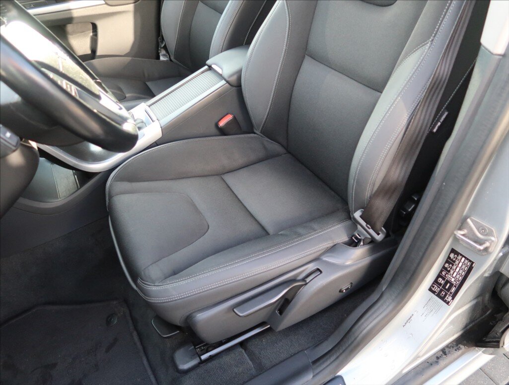 Volvo XC60 SUV 2,4 l 158 kw