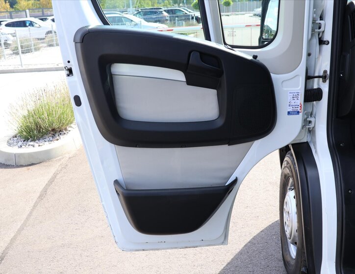 Peugeot Boxer 8