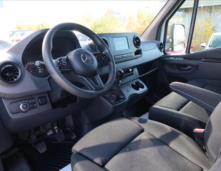 Mercedes-Benz Sprinter 9