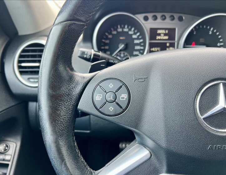 Mercedes-Benz Třídy M 12