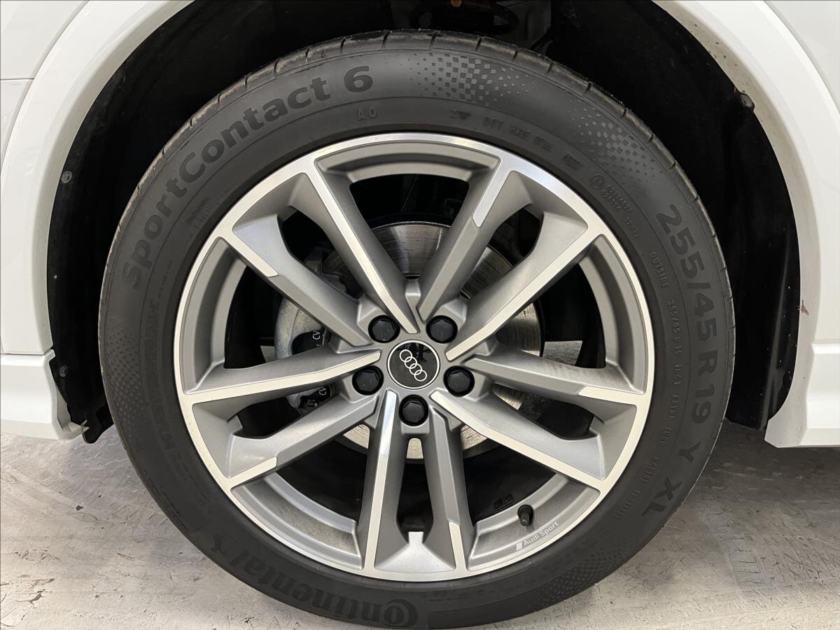 Audi Q3 SUV 1,5 l 110 kw