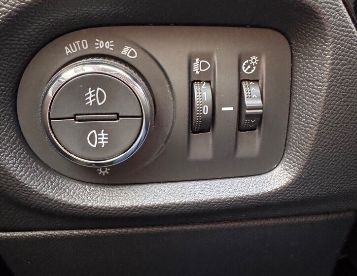 Opel Corsa Liftback 0,0 74 kw