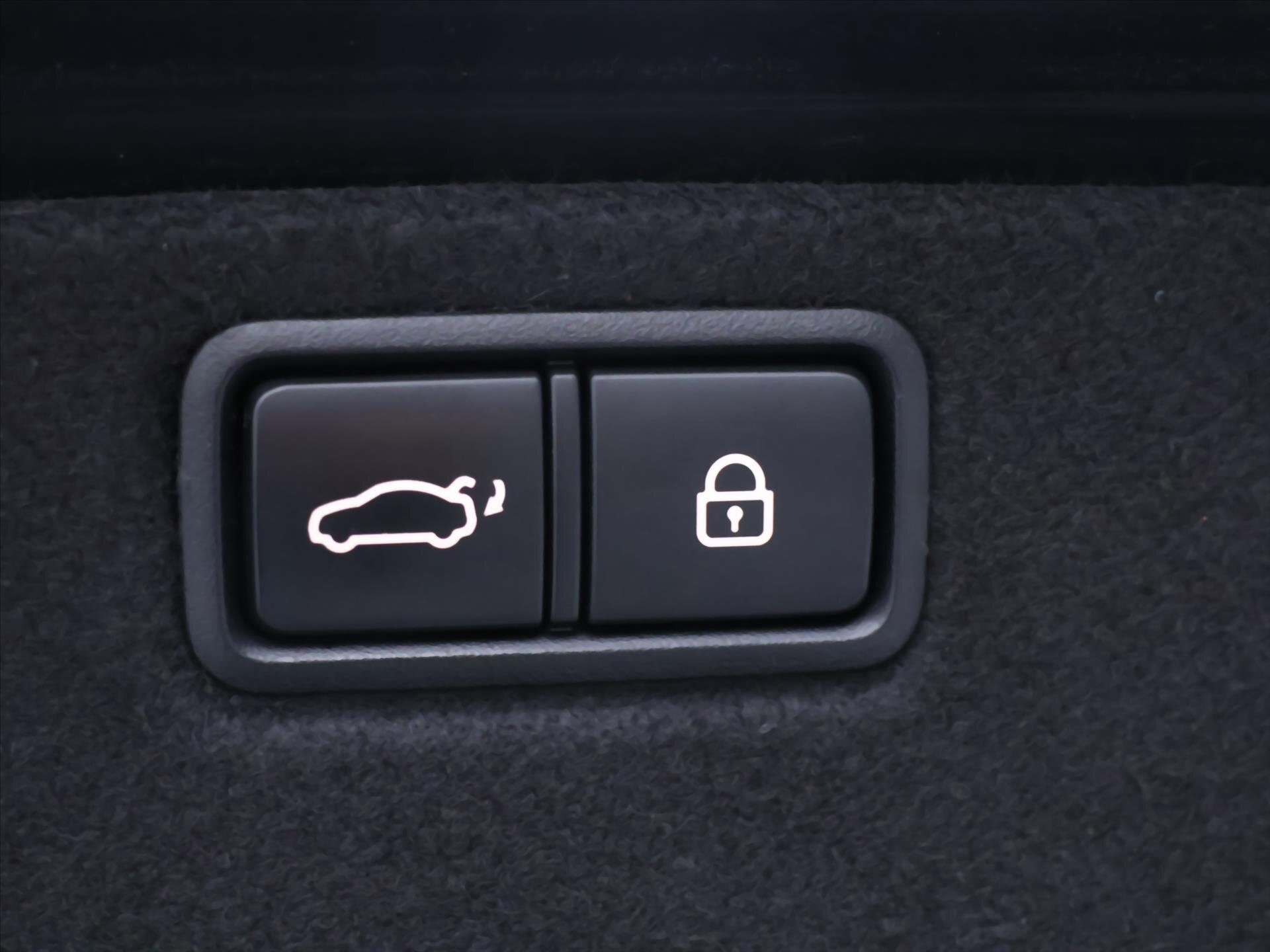 Hyundai Genesis Sedan / Limuzína 3,8 l 232 kw