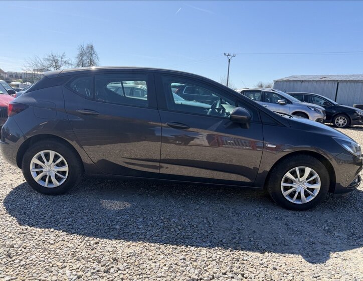 Opel Astra Hatchback 999,0 77 kw