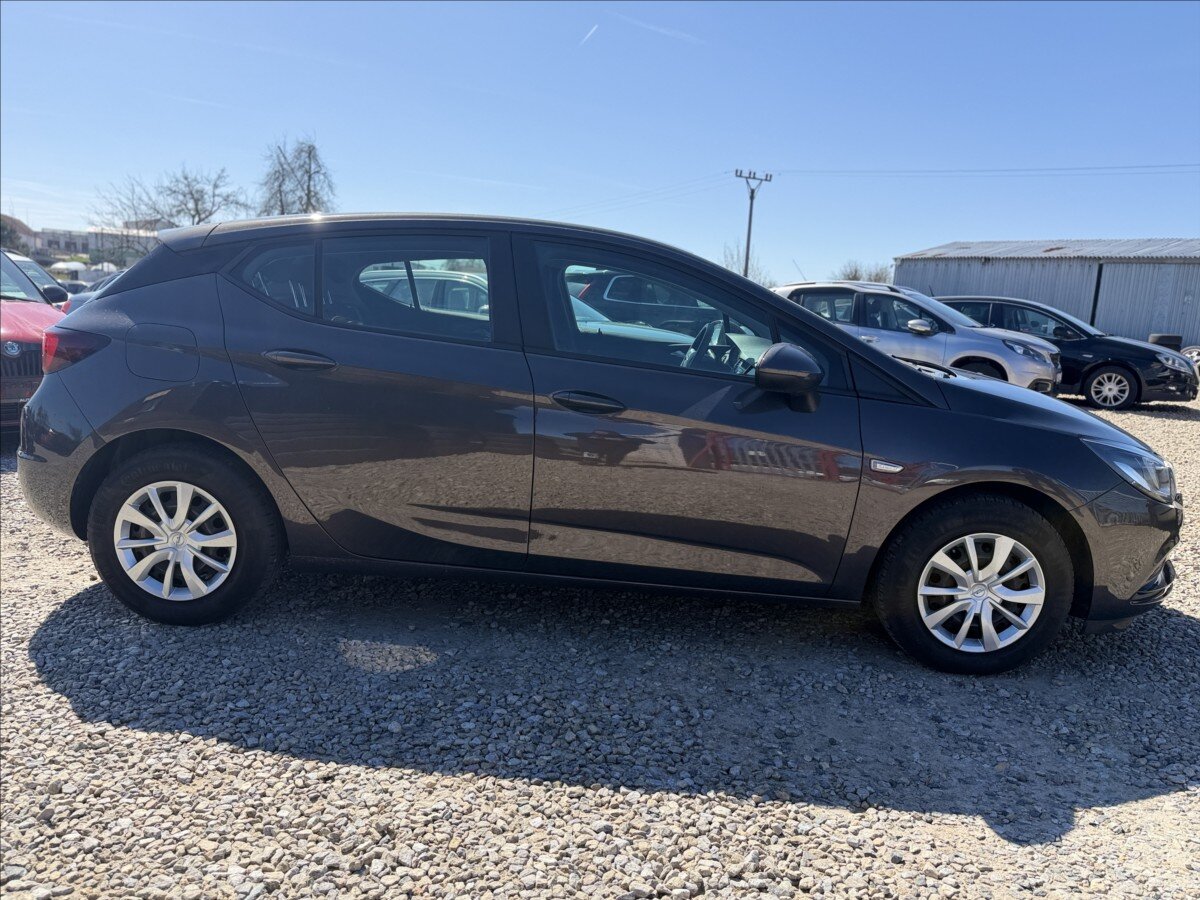 Opel Astra Hatchback 999,0 77 kw