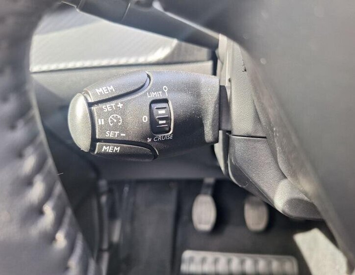 Peugeot 208 Hatchback 1,2 l 74 kw