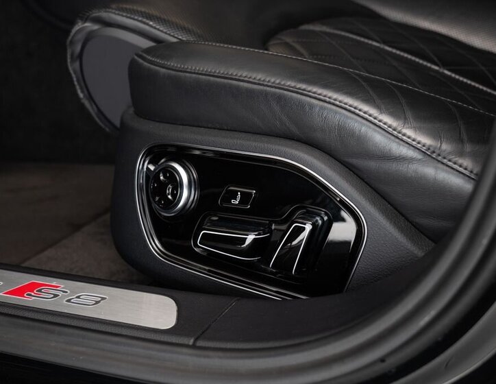 Audi S8 Sedan / Limuzína 4,0 l 382 kw