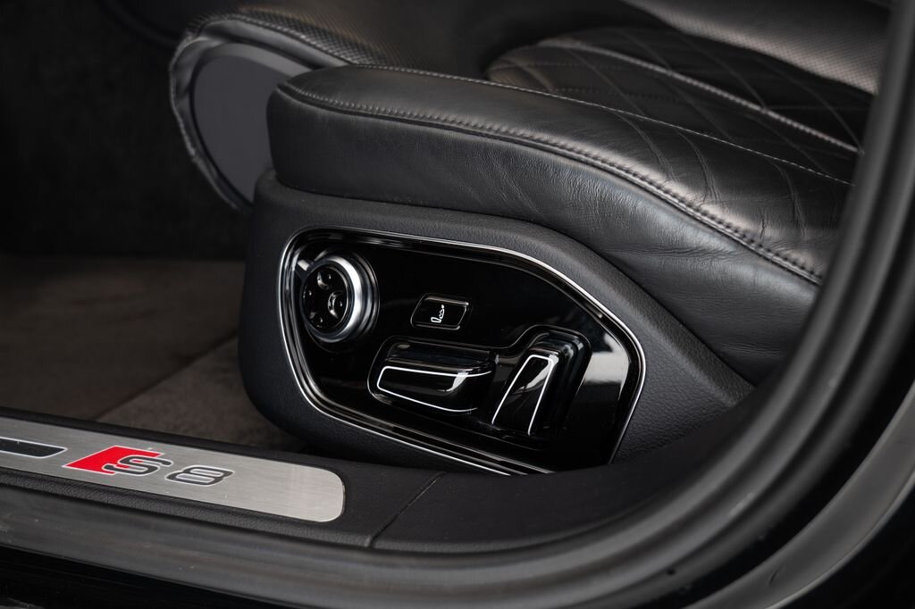Audi S8 Sedan / Limuzína 4,0 l 382 kw