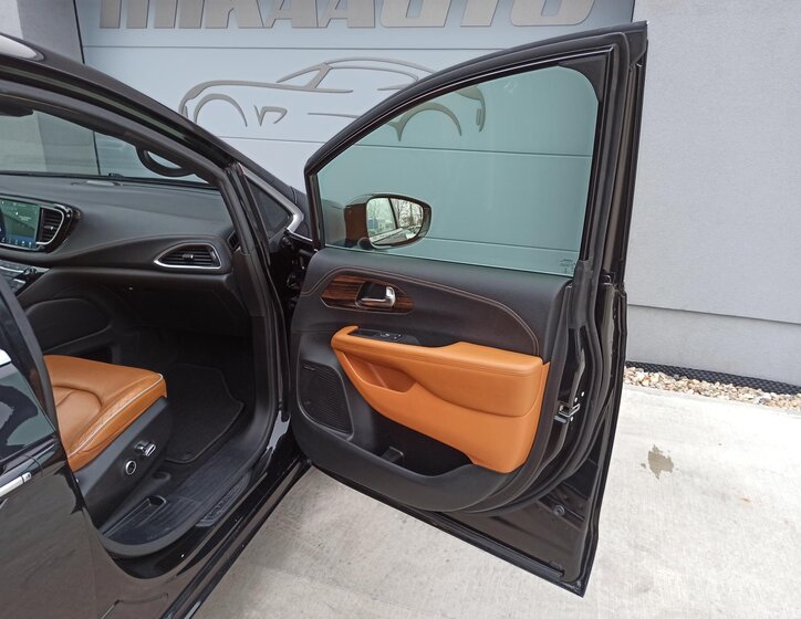 Chrysler Pacifica 28