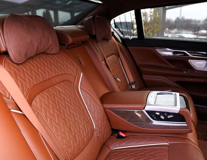 BMW Řada 7 Sedan / Limuzína 6,6 l 430 kw