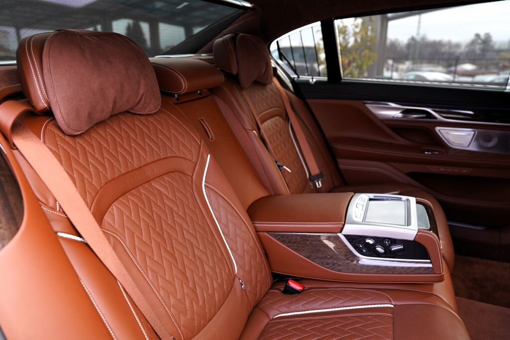 BMW Řada 7 Sedan / Limuzína 6,6 l 430 kw