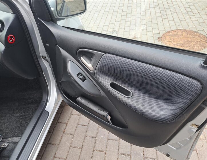 Toyota Yaris Hatchback 1,4 l 55 kw