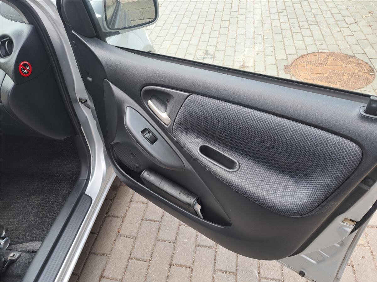 Toyota Yaris Hatchback 1,4 l 55 kw