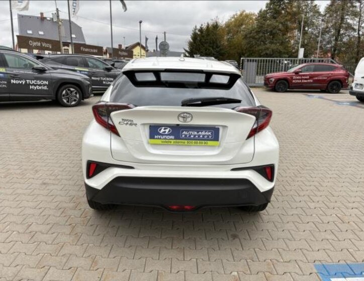 Toyota C-HR 6
