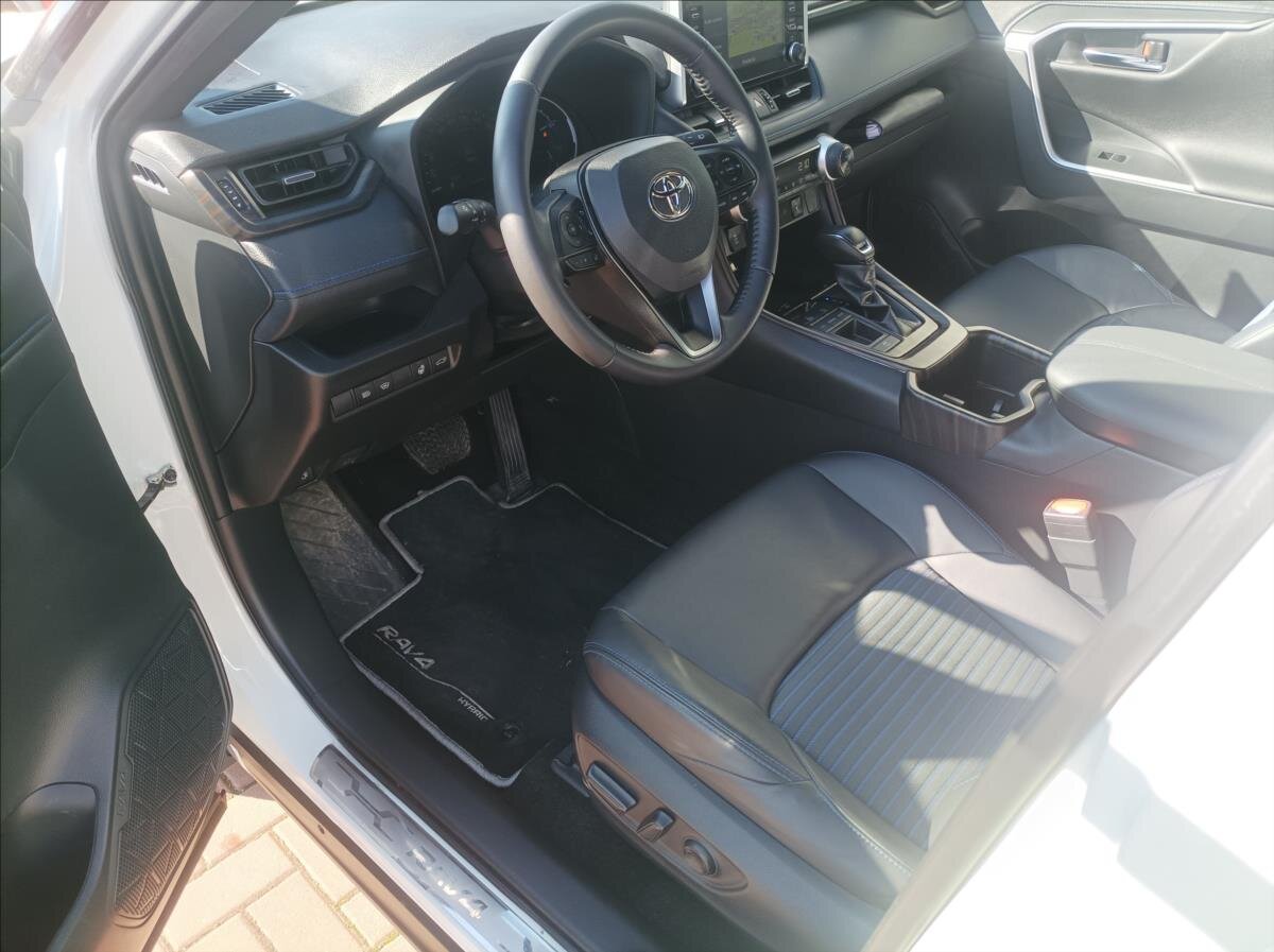 Toyota RAV4 SUV / Terénní 2,5 l 131 kw