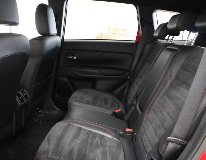 Mitsubishi Outlander 14