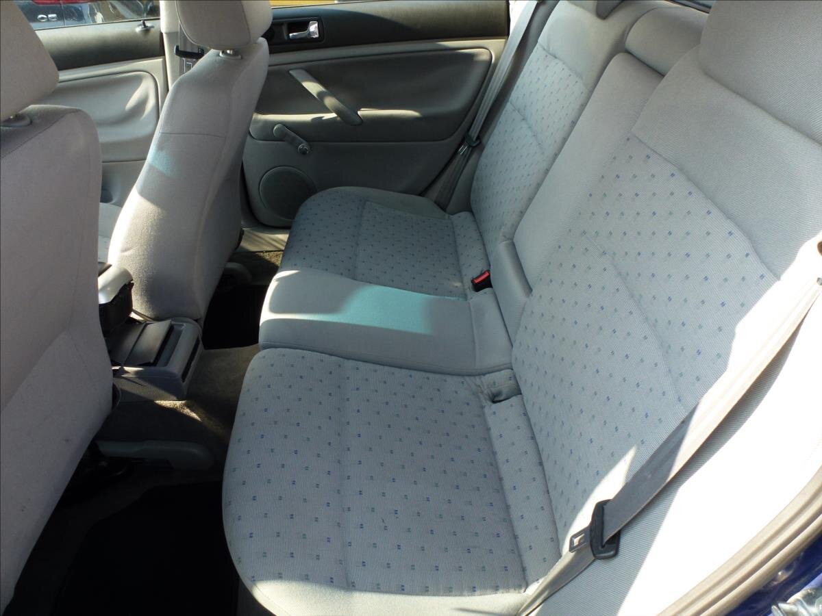 Volkswagen Passat Kombi 1,6 l 74 kw