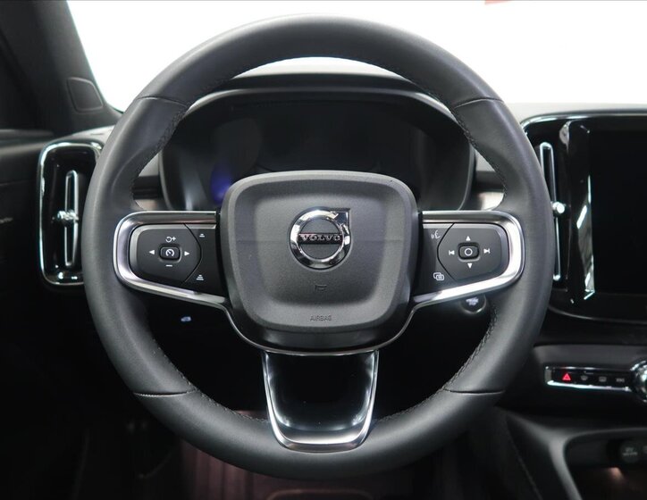 Volvo XC40 Kombi 2,0 l 145 kw