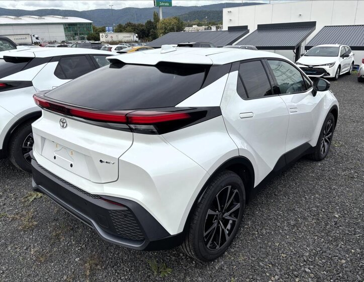Toyota C-HR SUV 1,8 l 103 kw