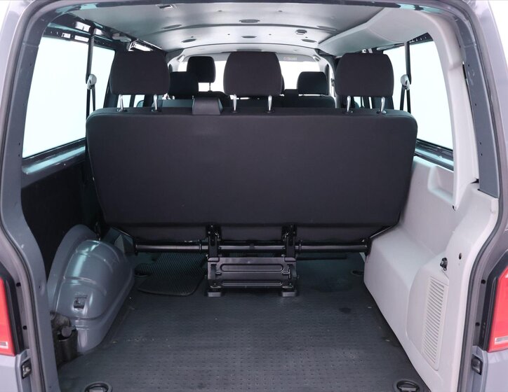 Volkswagen Transporter Kombi 2,0 l 110 kw