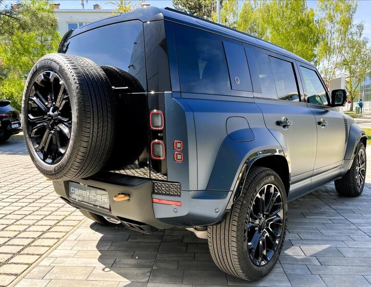Land Rover Defender SUV / Terénní 4,4 l 467 kw