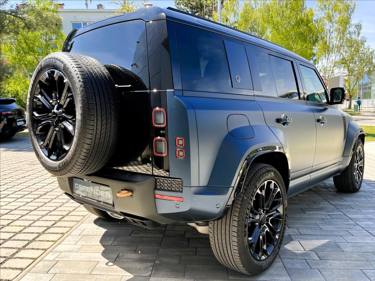 Land Rover Defender SUV / Terénní 4,4 l 467 kw