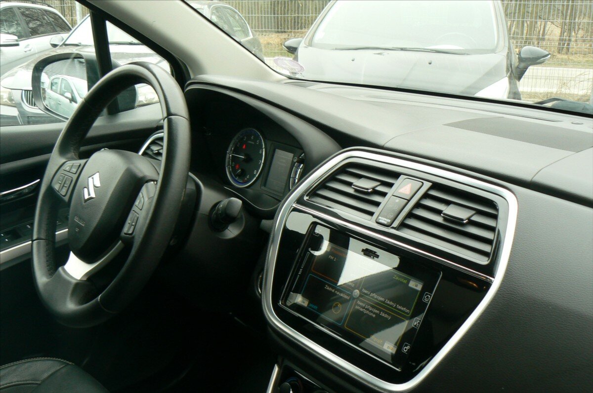 Suzuki SX4 S-Cross SUV / Terénní 1,4 l 103 kw