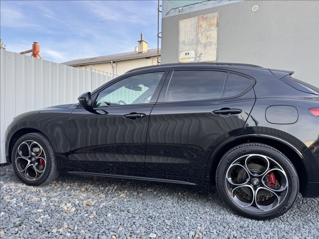 Alfa Romeo Stelvio SUV 2,0 l 206 kw