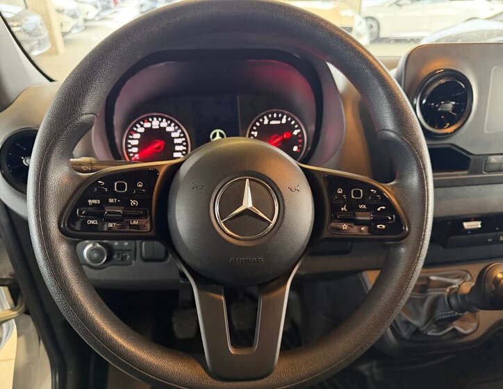 Mercedes-Benz Sprinter 10