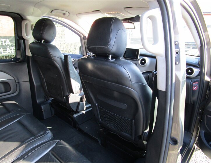 Mercedes-Benz Třídy V Kombi 2,1 l 140 kw