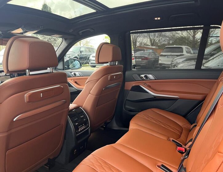 BMW X7 SUV / Terénní 3,0 l 250 kw