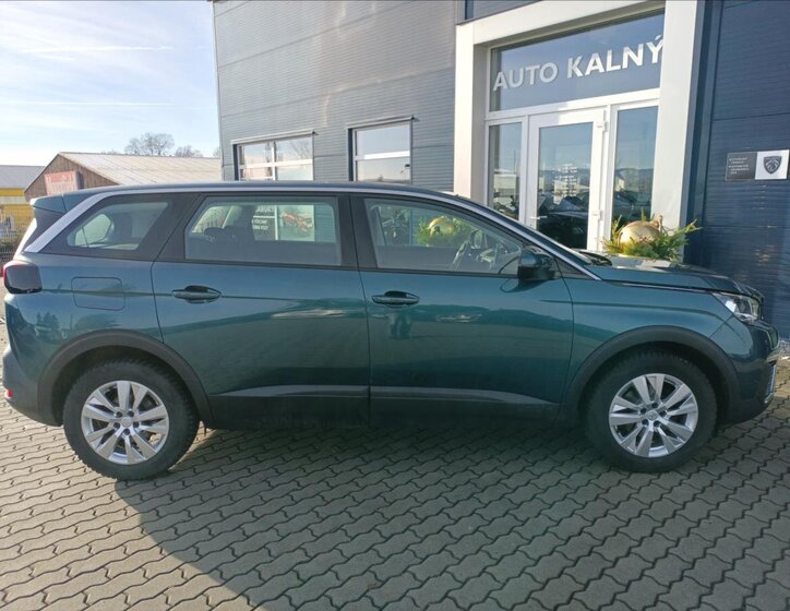 Peugeot 5008 SUV 1,2 l 96 kw
