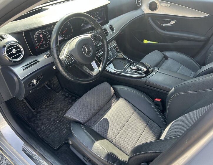 Mercedes-Benz Třídy E Sedan / Limuzína 3,0 l 190 kw