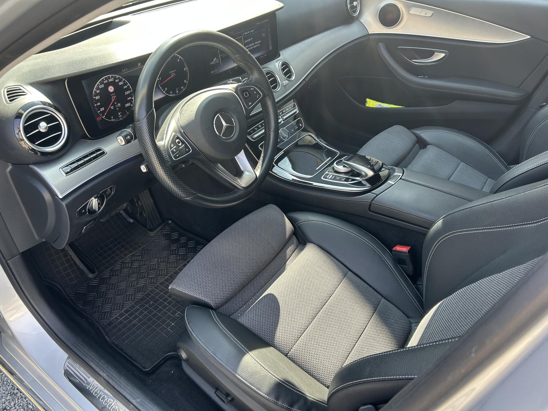 Mercedes-Benz Třídy E Sedan / Limuzína 3,0 l 190 kw