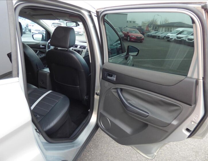 Ford Kuga Kombi 2,0 l 120 kw