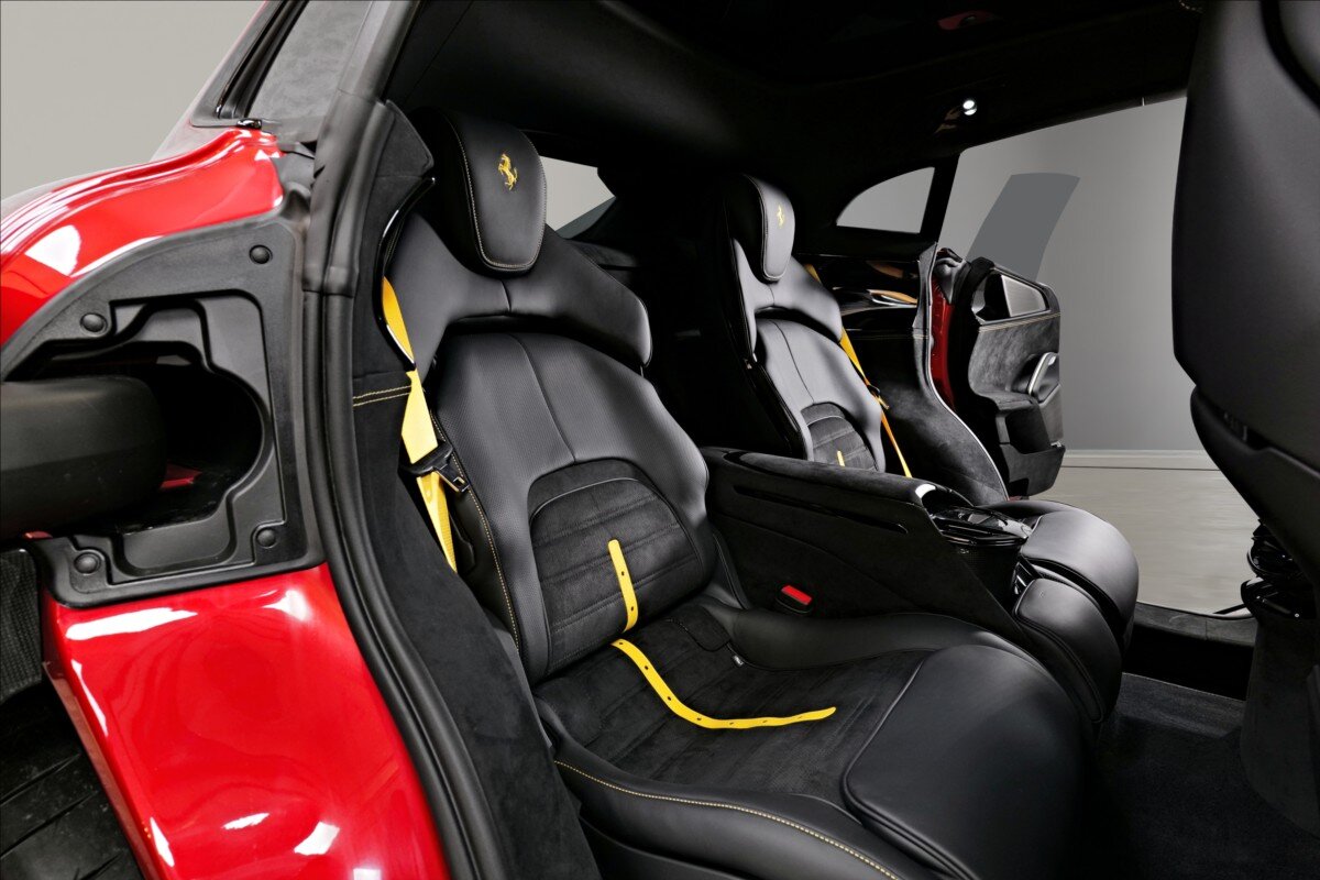 Ferrari Purosangue SUV / Terénní 6,5 l 529 kw