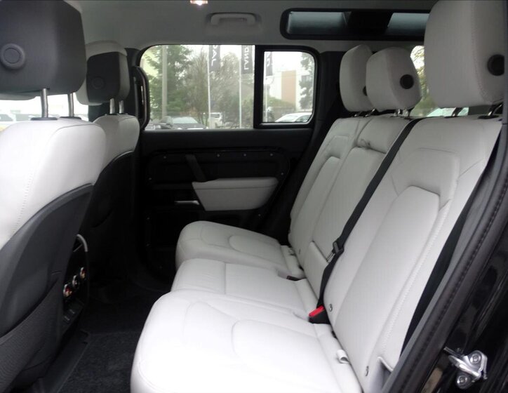 Land Rover Defender SUV 3,0 l 183 kw