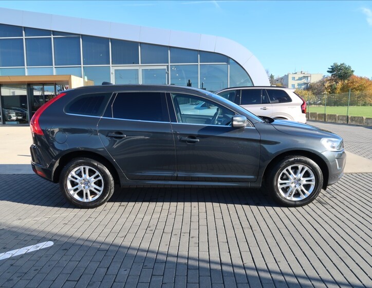 Volvo XC60 4