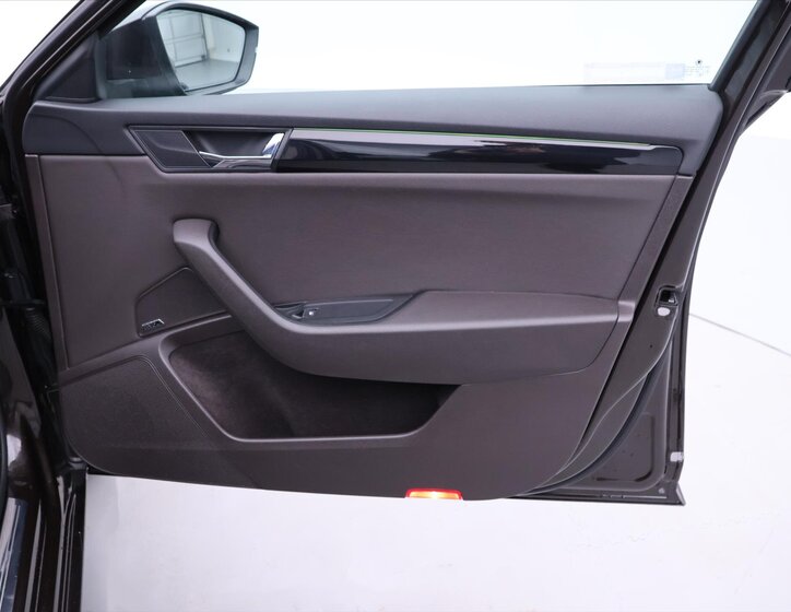 Škoda Superb Liftback 2,0 l 140 kw