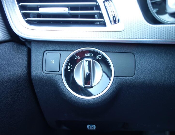 Mercedes-Benz Třídy E Sedan / Limuzína 2,1 l 125 kw