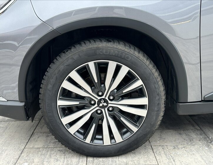 Mitsubishi Outlander SUV 2,0 l 110 kw
