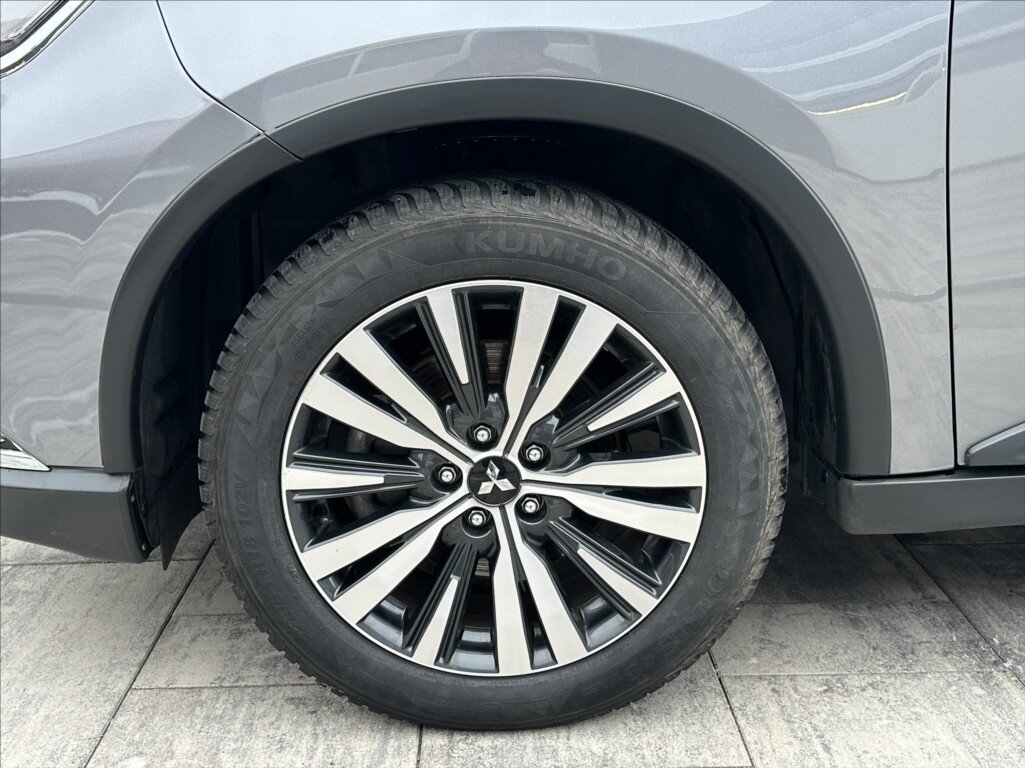 Mitsubishi Outlander SUV 2,0 l 110 kw