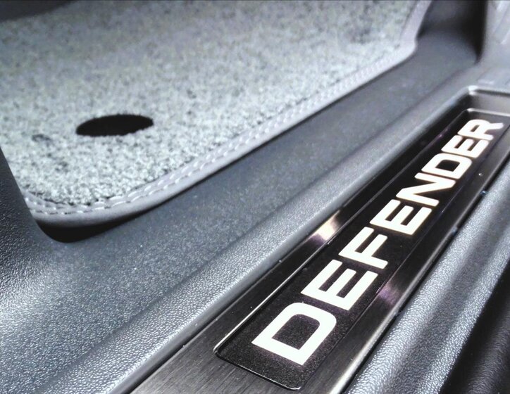 Land Rover Defender SUV / Terénní 5,0 l 313 kw