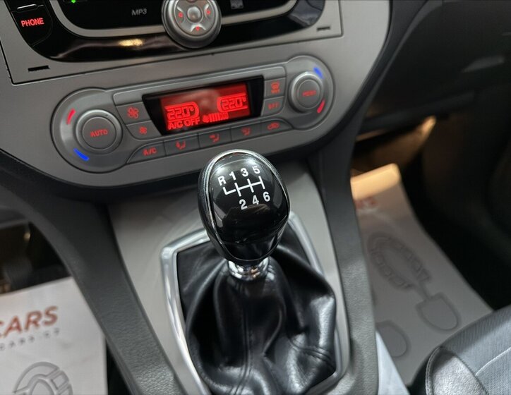 Ford Kuga SUV / Terénní 2,0 l 100 kw