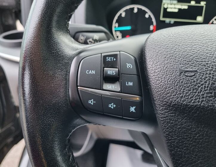 Ford Tourneo Custom 24