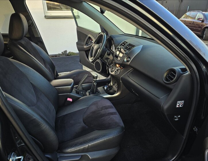 Toyota RAV4 Kombi 2,2 l 110 kw