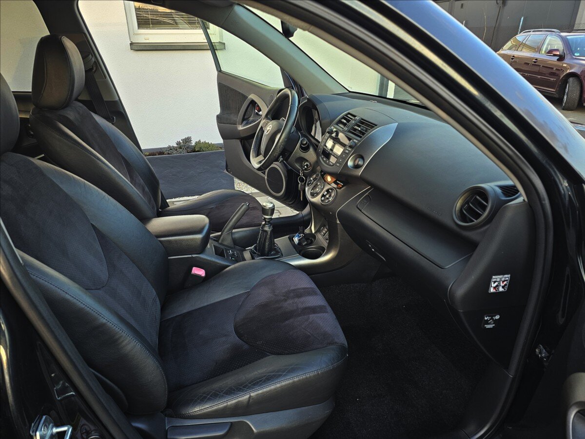 Toyota RAV4 Kombi 2,2 l 110 kw