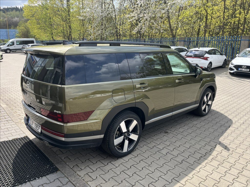 Hyundai Santa Fe SUV / Terénní 1,6 l 185 kw