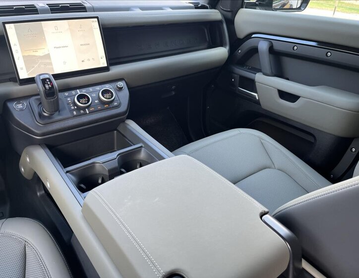 Land Rover Defender SUV 3,0 l 147 kw